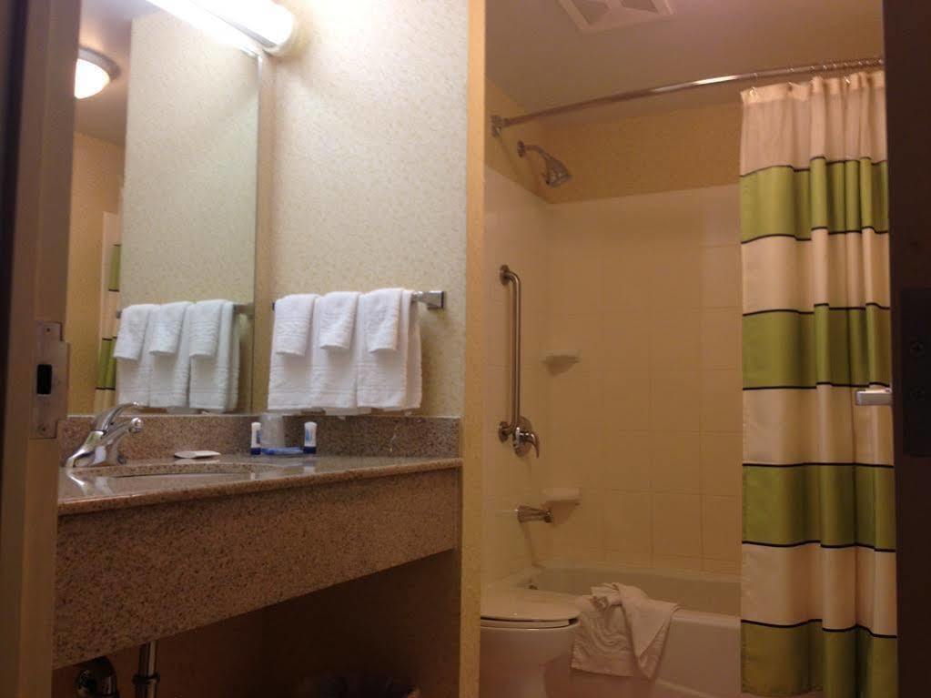 Fairfield Inn By Marriott New York Laguardia Airport/Flushing Exterior foto